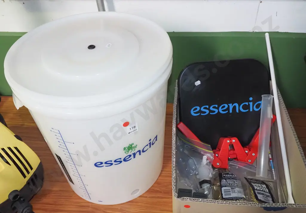 brewer's fermenter, brewing accessories - red dots Image 1++