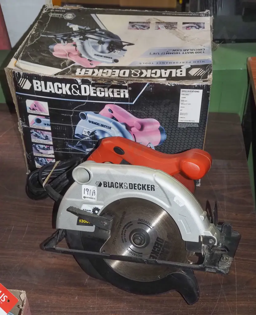 Black and Decker 185mm circular saw with box Image 1++