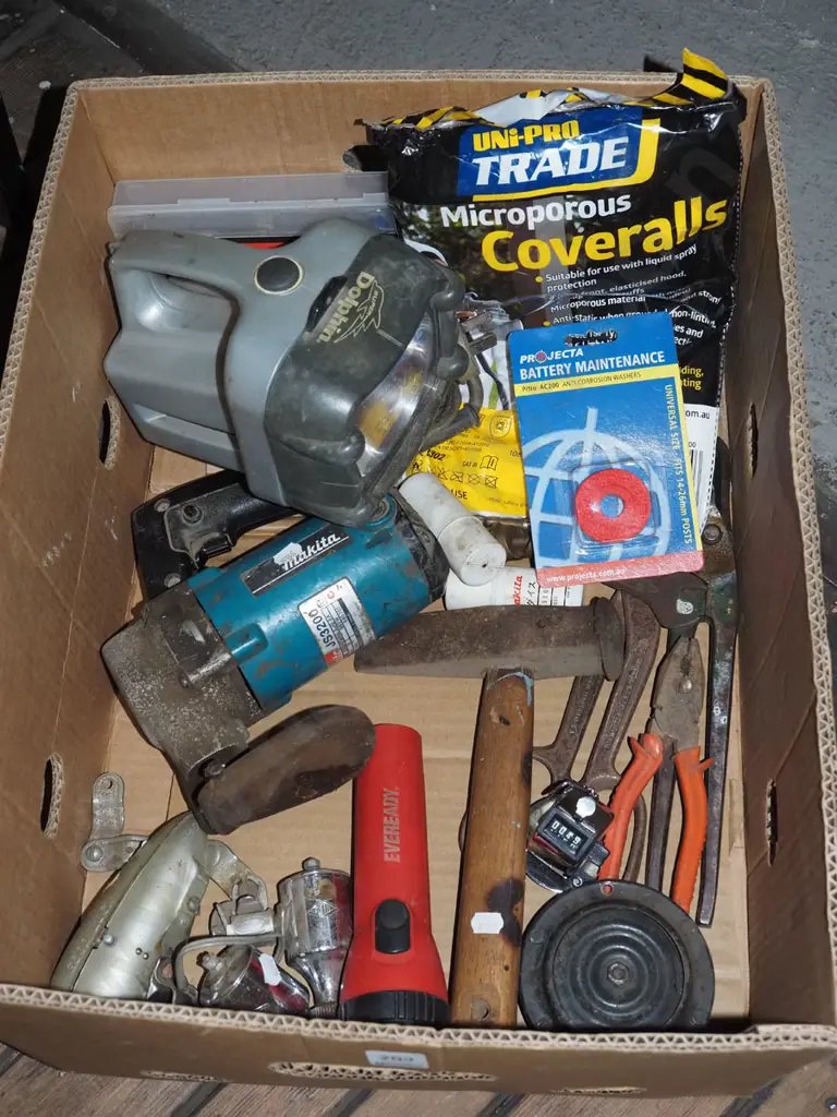 box; nibbler, torches, coveralls etc Image 1++