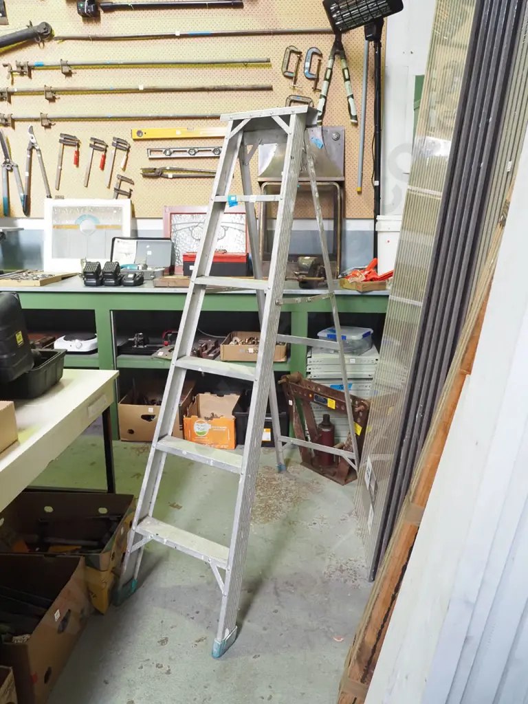 5 step aluminium ladder Image 1++