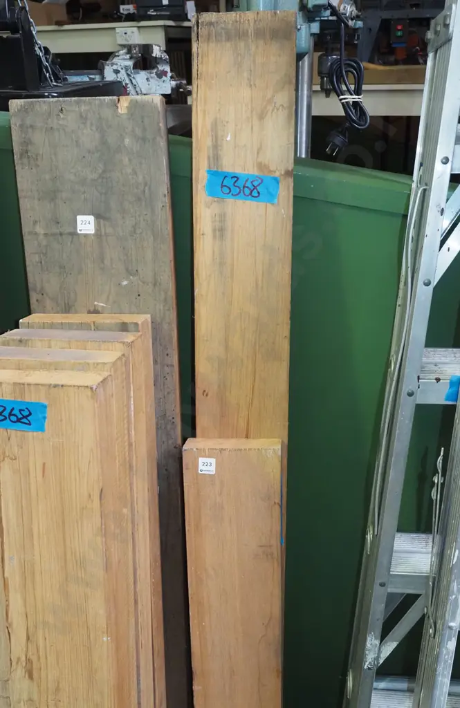 2x lengths of rimu Tallest L1940 Image 1++