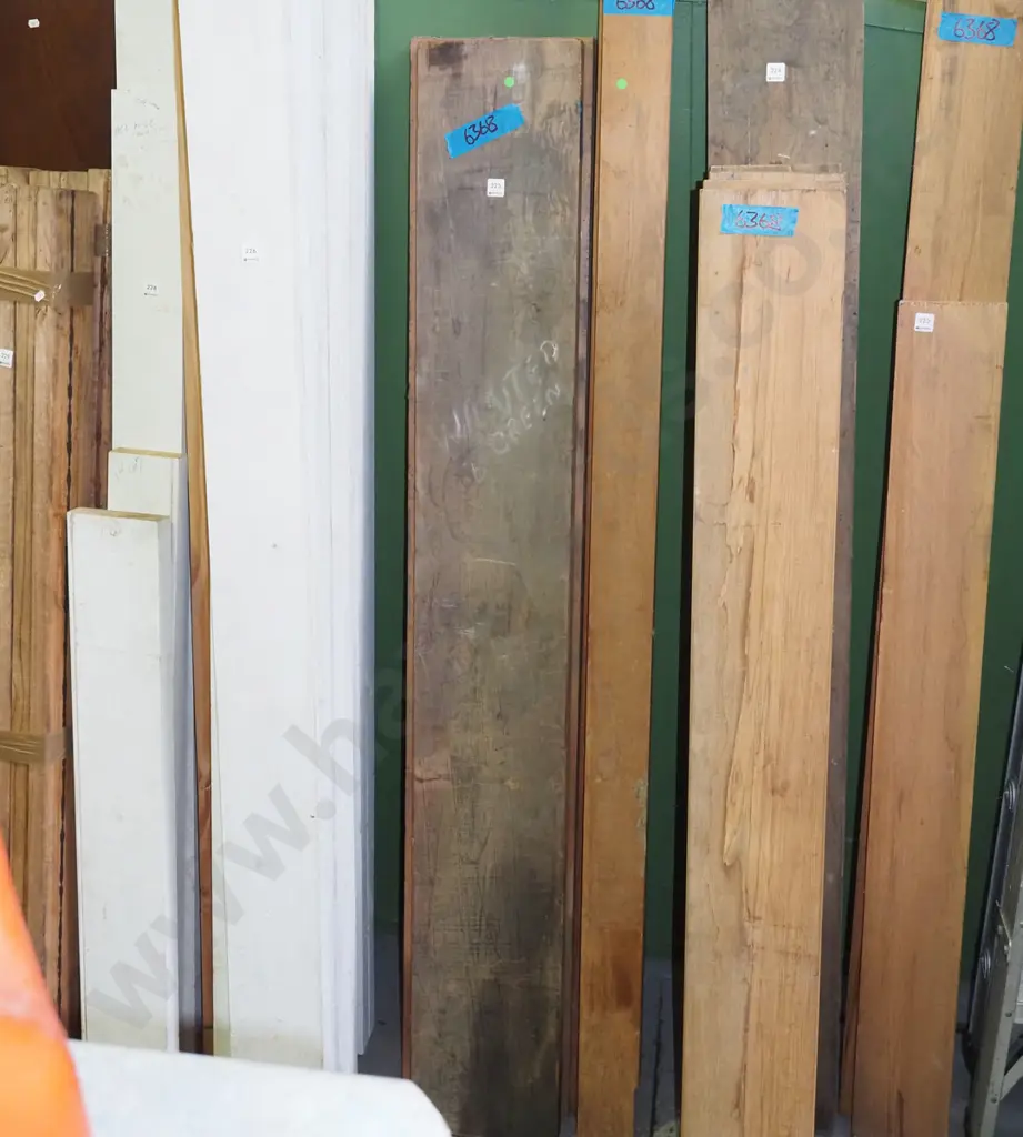 4x lengths of rimu Tallest L1900 - green dots Image 1++