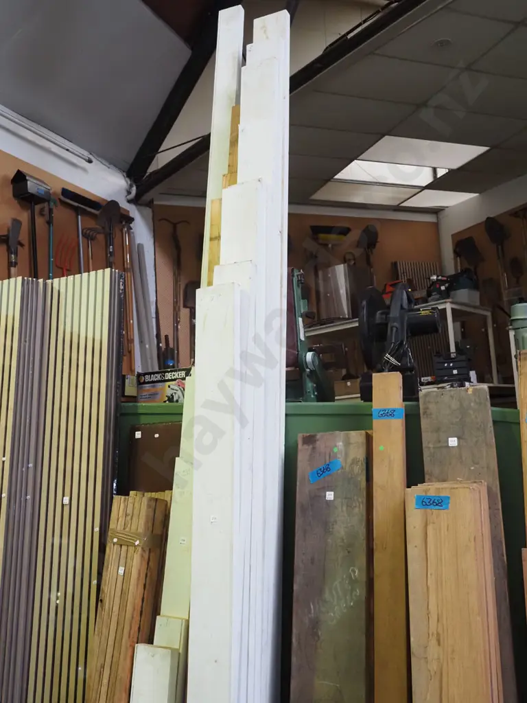 9x lengths of white painted tanalised timber 150x40 Tallest L3430 Image 1++