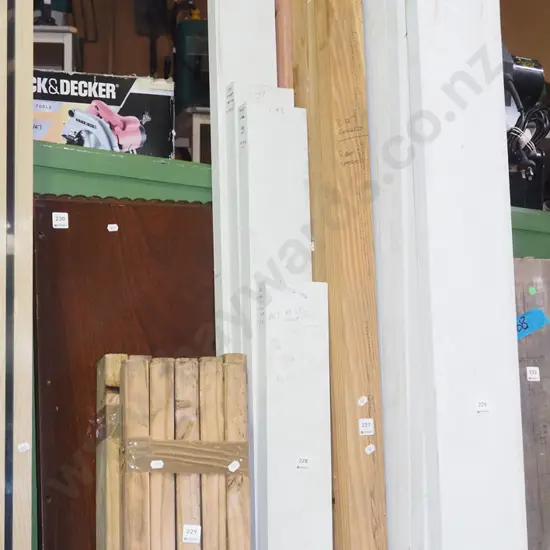 6x lengths of white painted tanalised timber Tallest L3670