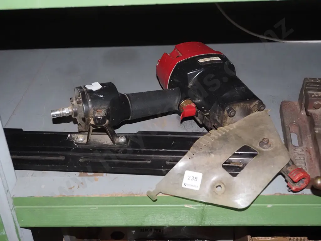 air powered nail gun Image 1++