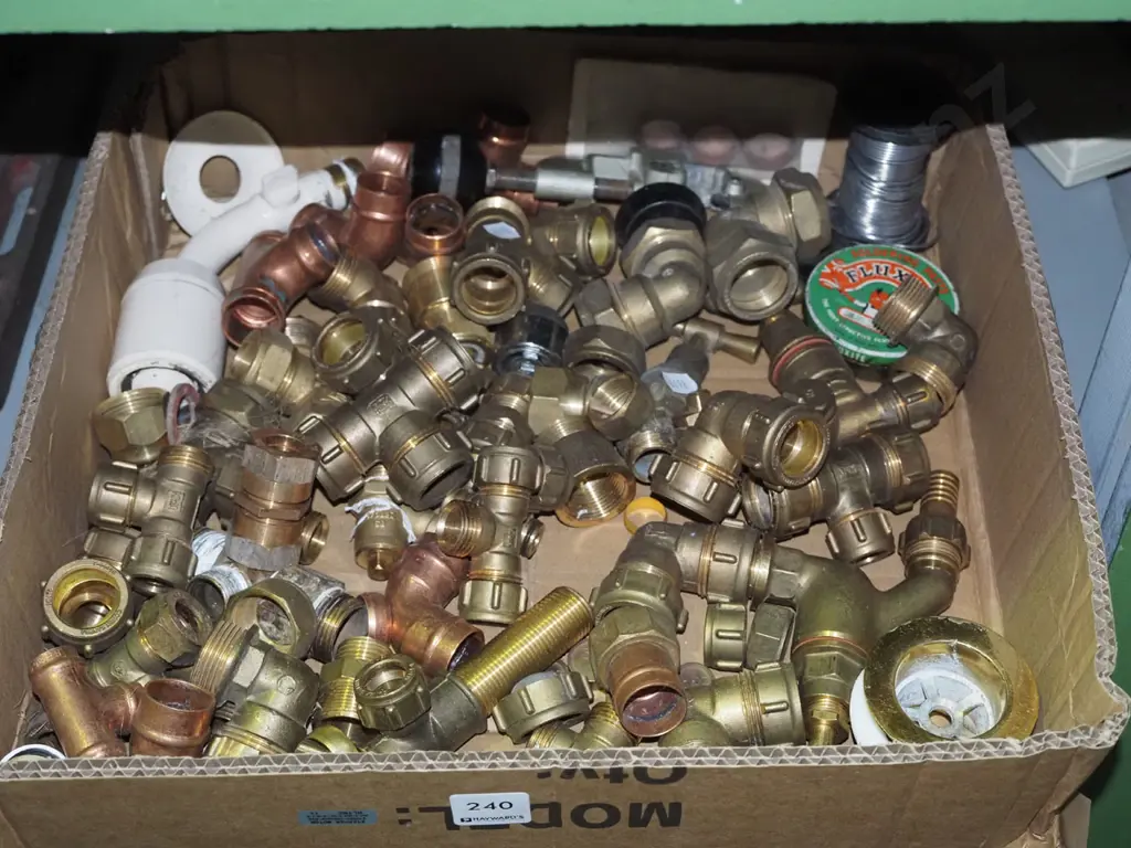 brass and copper pipe fittings Image 1++