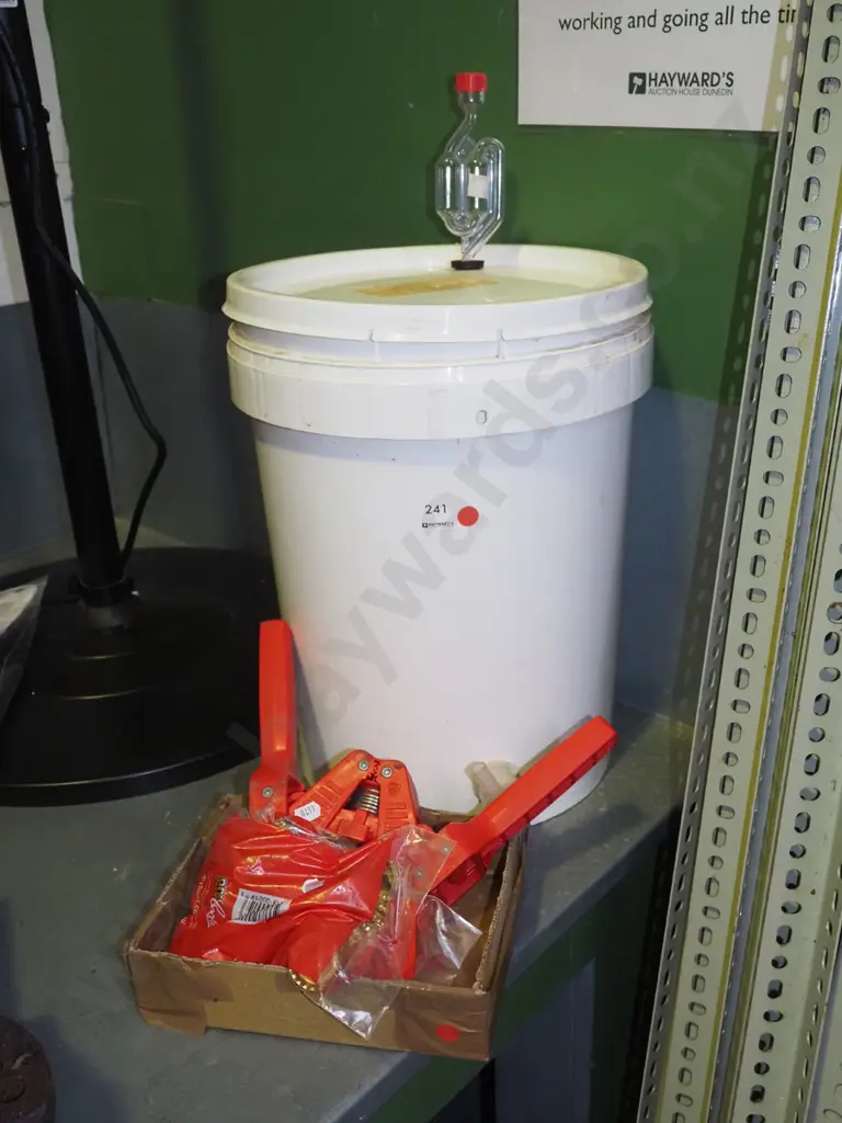 brewer's fermenter, brewing accessories - red dots Image 1++