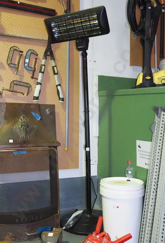 jumper electric outdoor heater on stand Image 1++