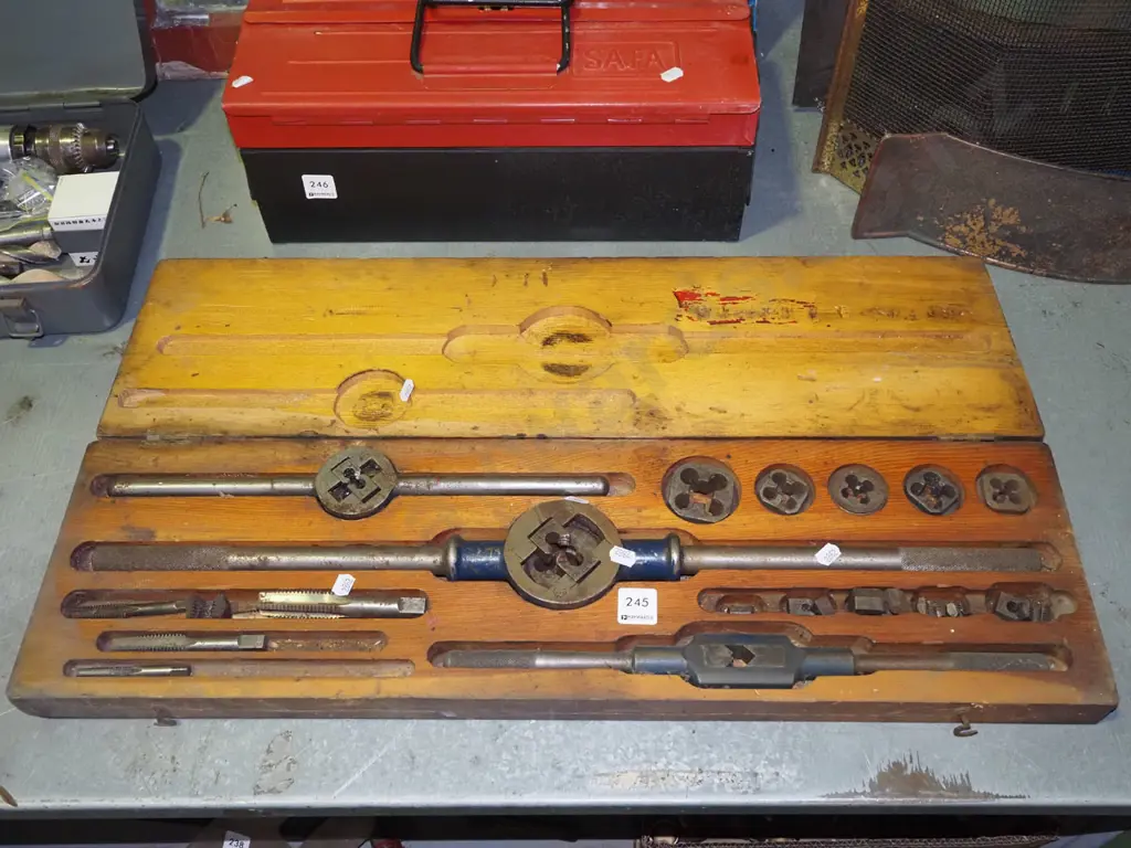wood cased vintage tap and die set Image 1++