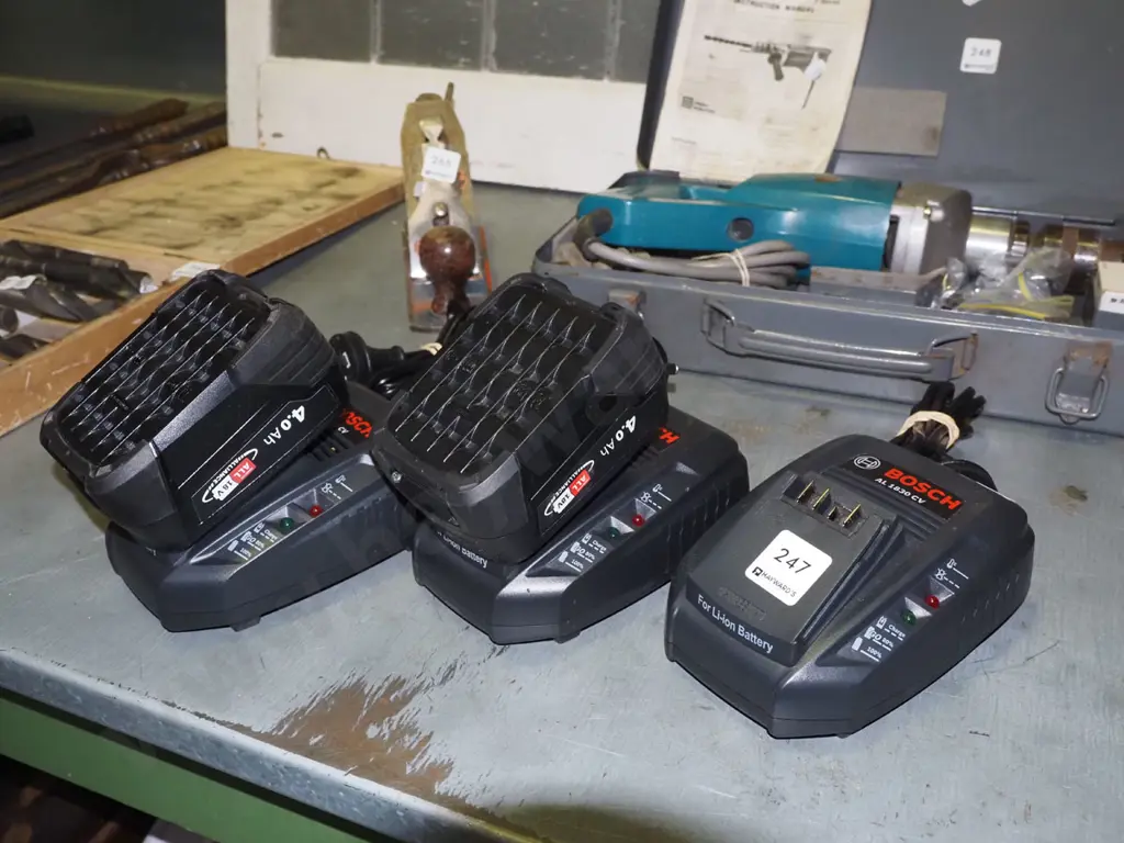 3x Bosch battery chargers, 2x 18V batteries Image 1++