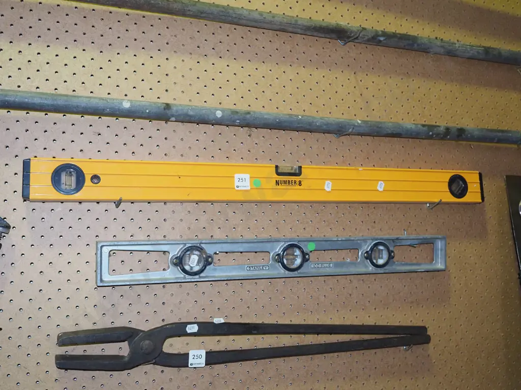 2x spirit levels Image 1++