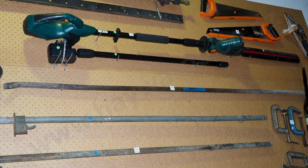 long metal pry bar Image 1++