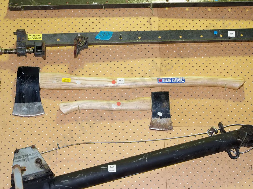 axe, hatchet - red dots Image 1++