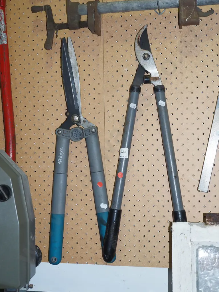 loppers, hedge trimmers - red dots Image 1++