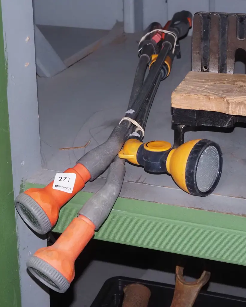 3x long handled garden sprayers Image 1++