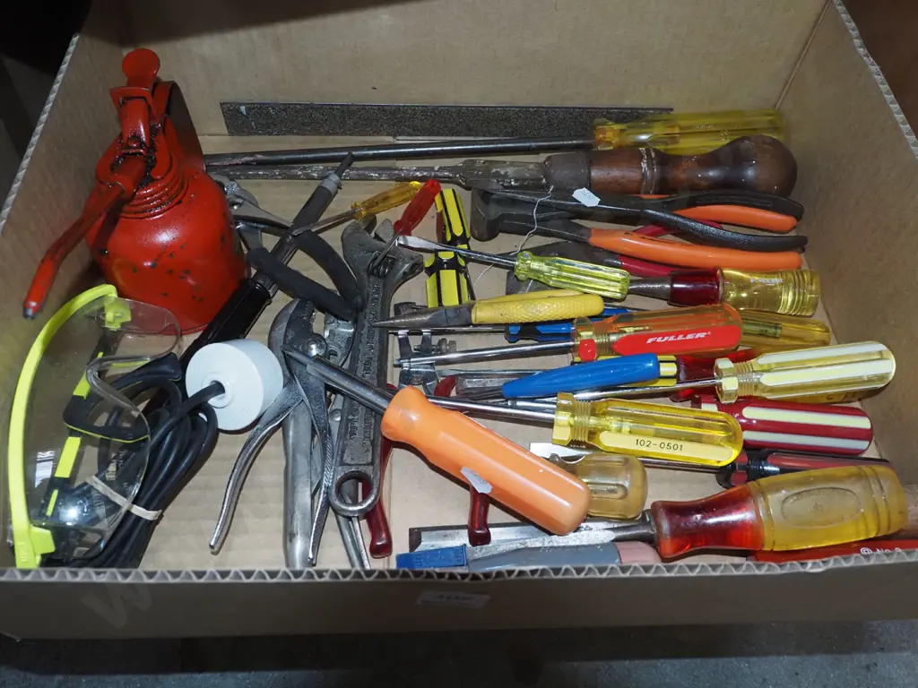 box; screwdrivers, oiler, safety glasses etc Image 1++