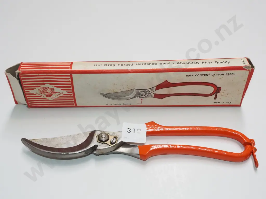 Italian made secateurs and box Image 1++