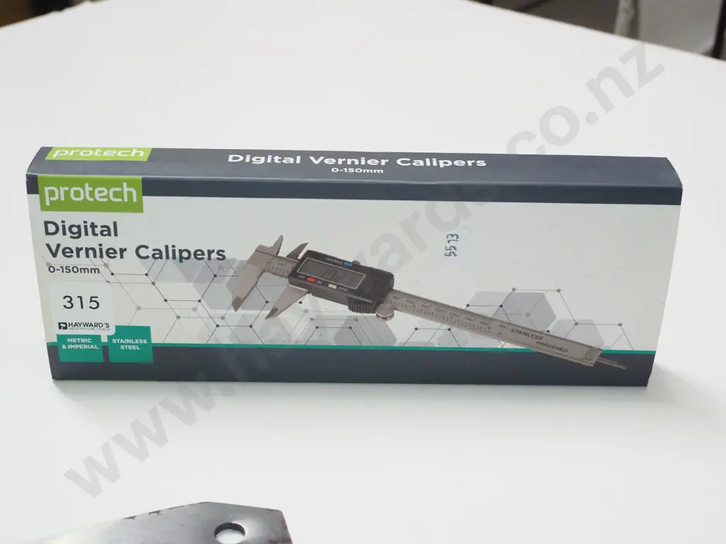 boxed digital vernier calipers Image 1++