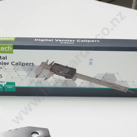 boxed digital vernier calipers