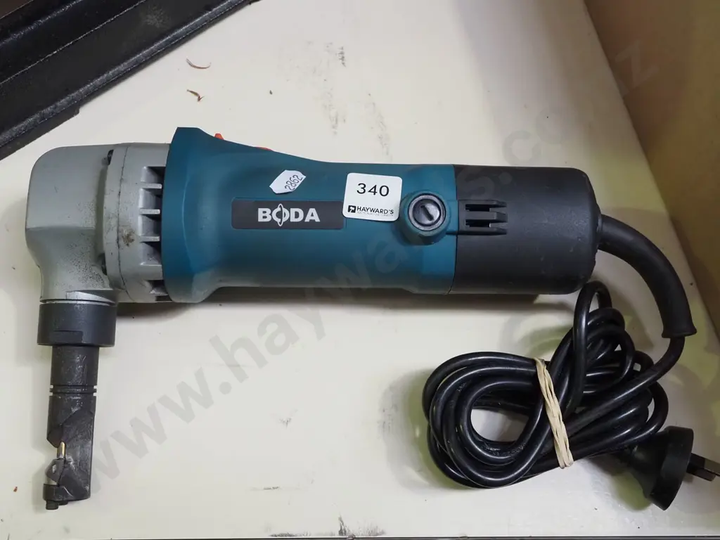 Boda nibbler with cord Image 1++