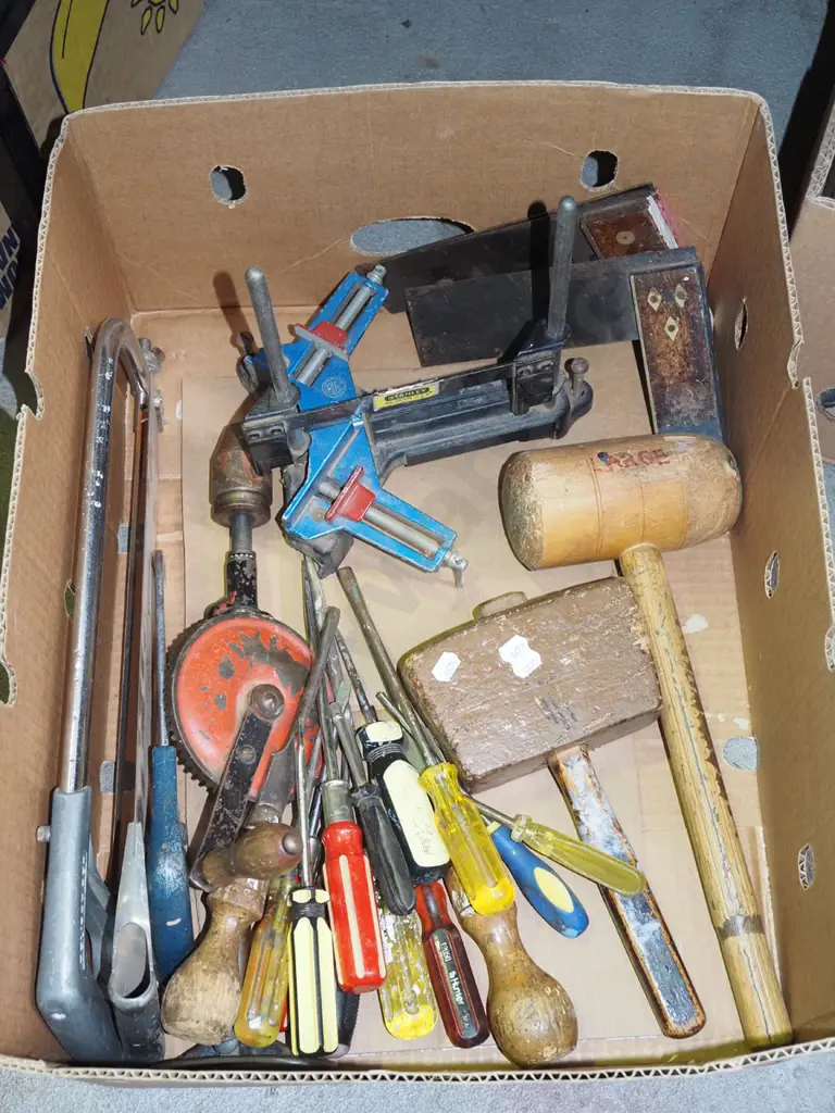 box; mallets, screwdrivers, saws etc Image 1++