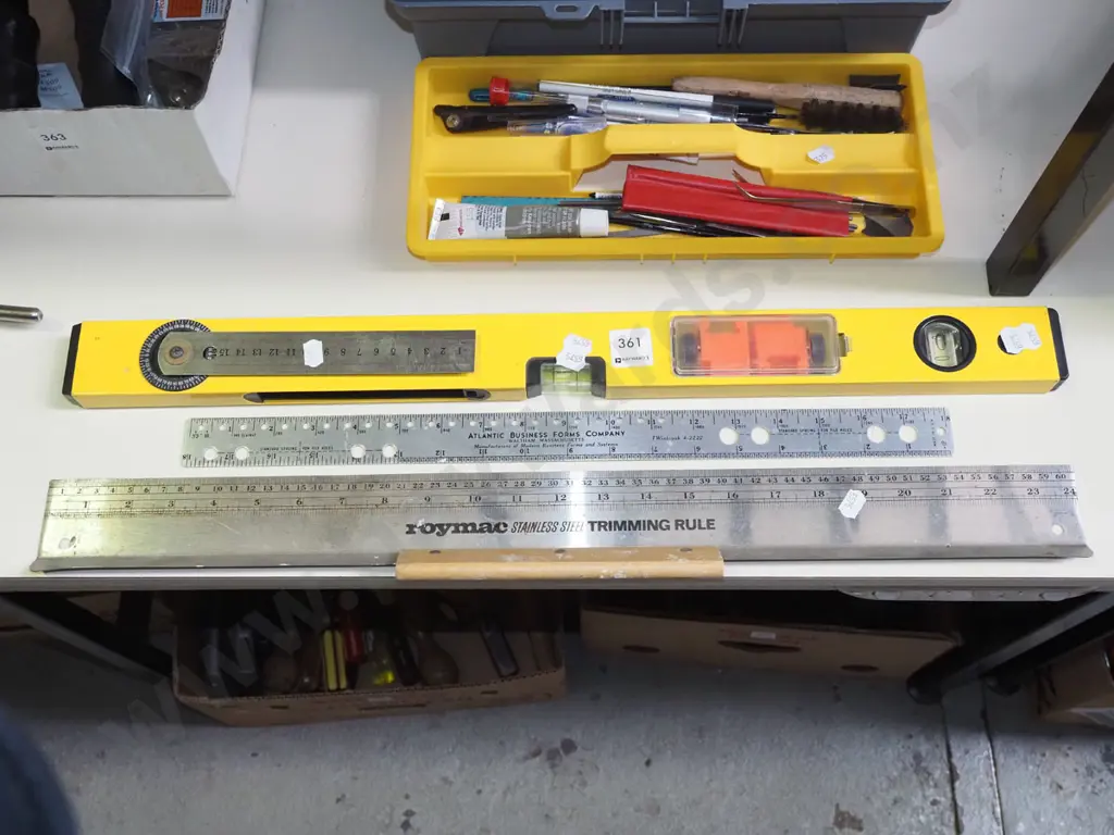 level, metal rule, trimming rule Image 1++