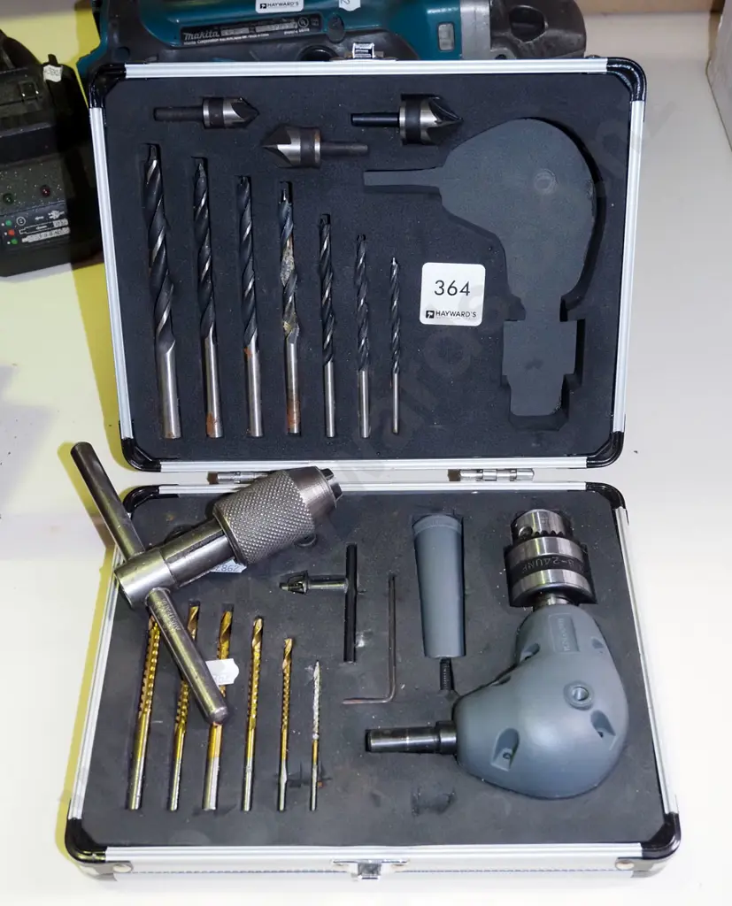 cased right angle drill attachment set Image 1++