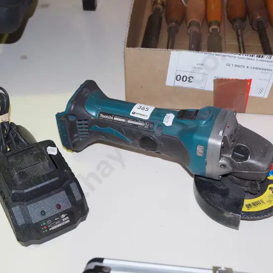 Makita angle grinder - no battery, 1x charger