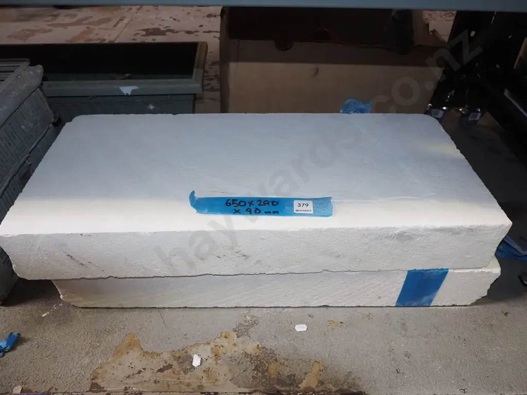 2x pieces of Oamaru stone 650x290 D90 Image 1++