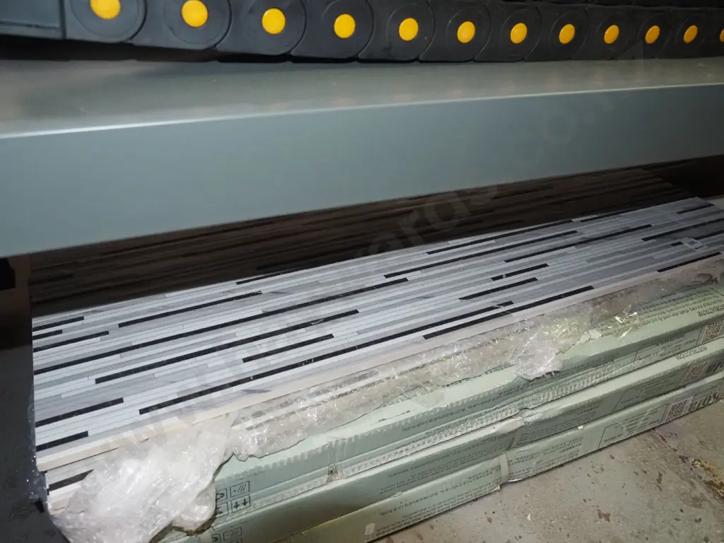 21 contemporary striped wall tiles Each 900x300 Image 1++