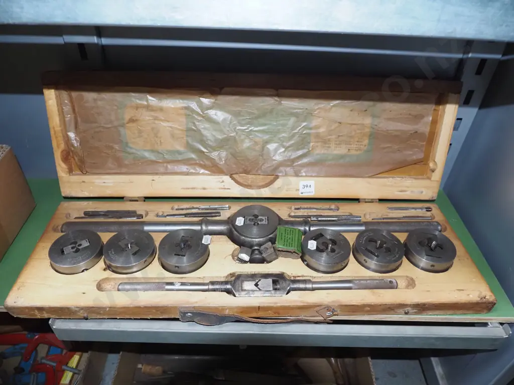 wood cased tap and die set Image 1++