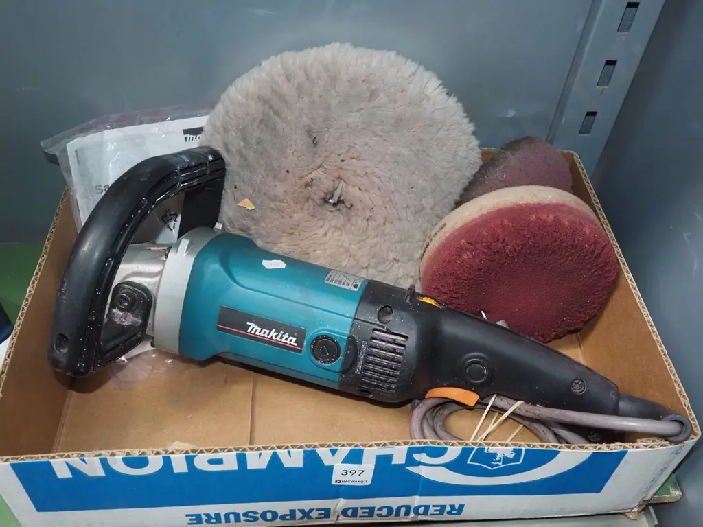 large Makita corded sander/polisher Image 1++