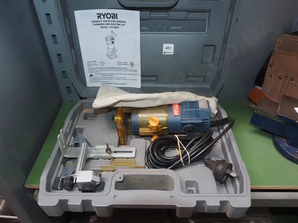 Ryobi trimming and routing kit Image 1++