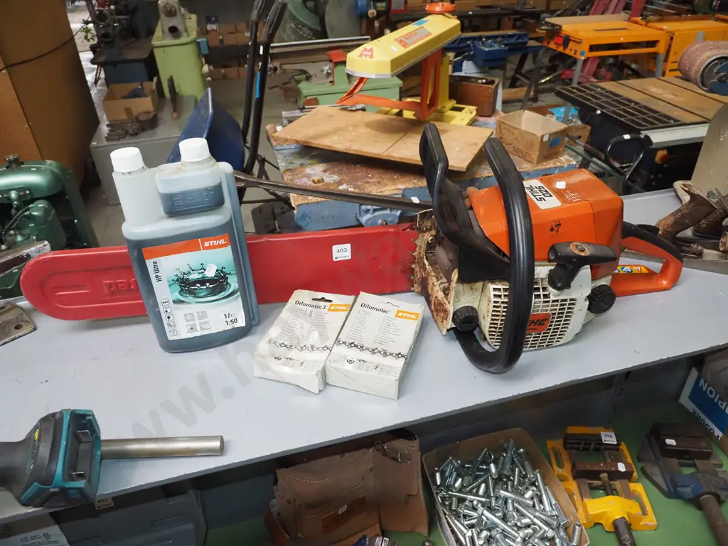 Stihl 025 chainsaw with additional chains and 2 stroke oil Image 1++