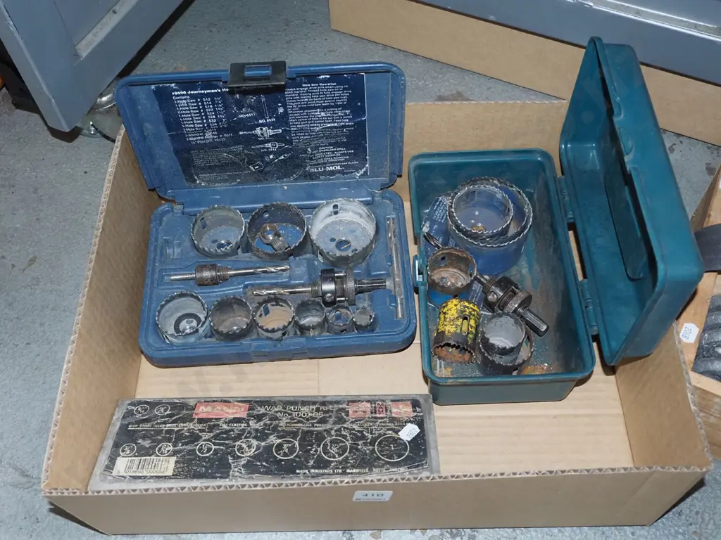 box of hole saws, Wad punch kit Image 1++