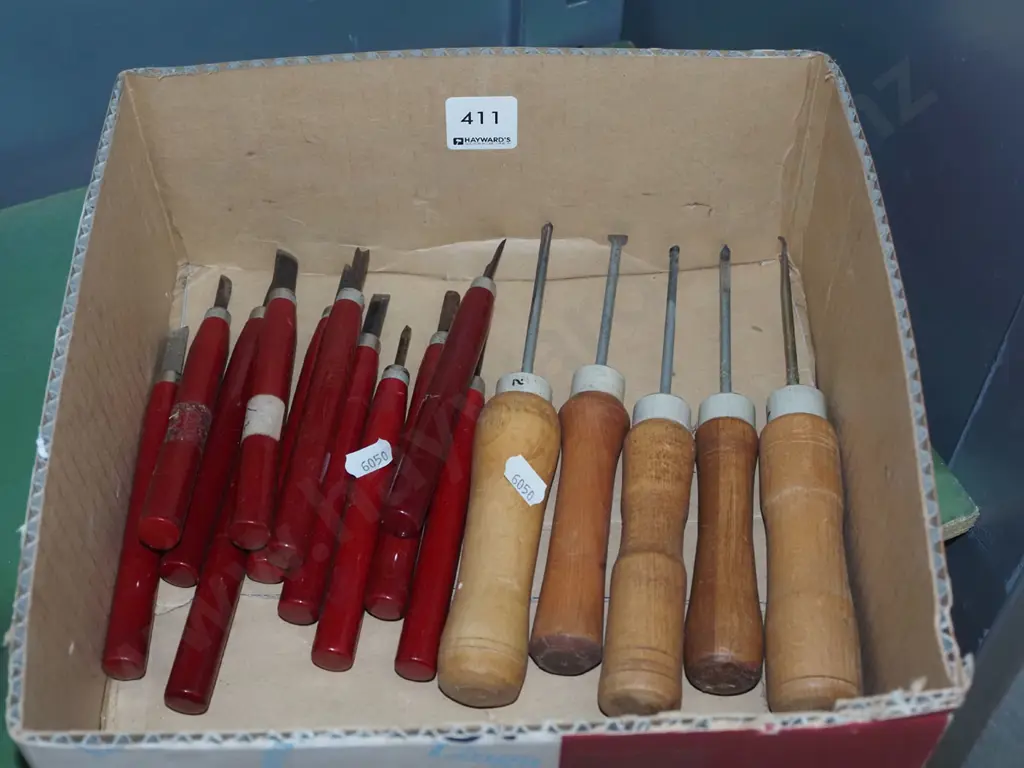 box of carving chisels Image 1++