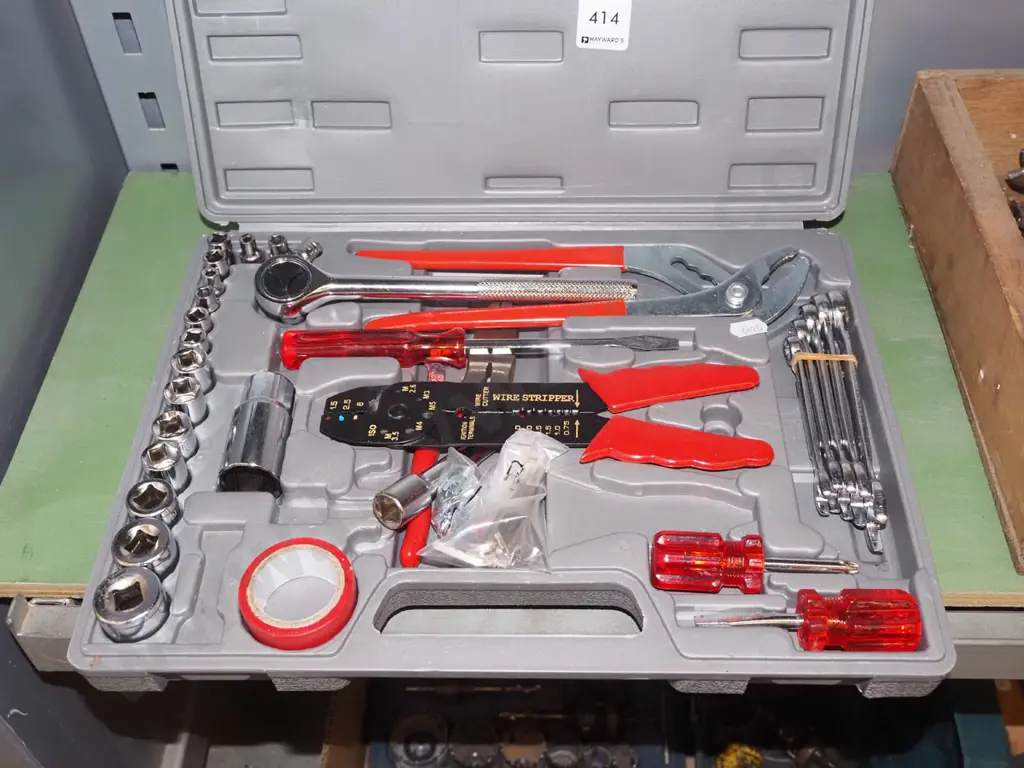 cased tool set Image 1++