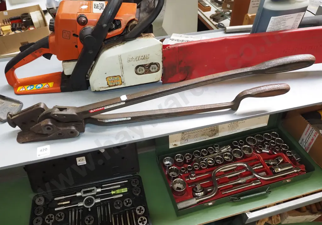 long handled metal strap cutter Image 1++