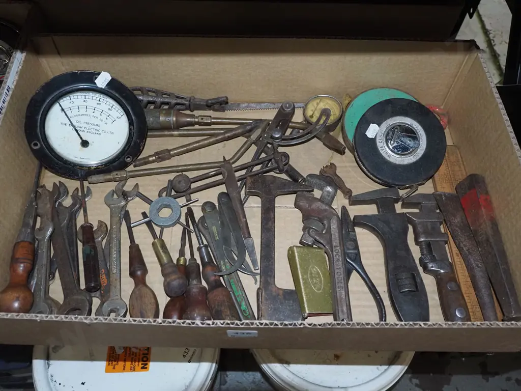 box; crescents, wrenches, tape measure etc Image 1++