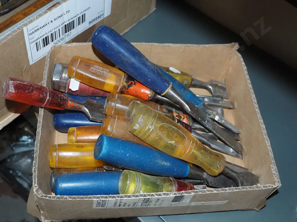 box of chisels Image 1++