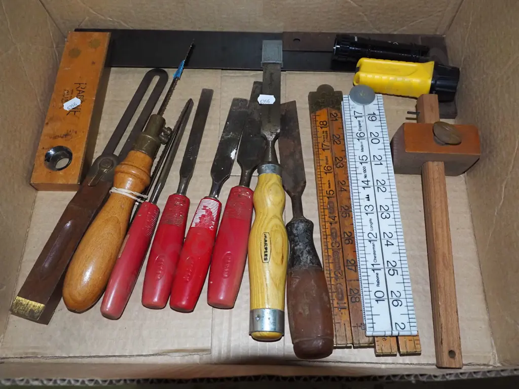 box; marker gauge, builders rule, chisels etc Image 1++
