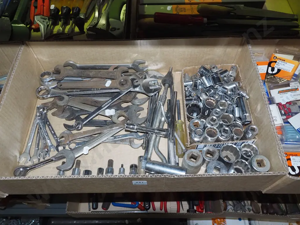 box; open end ring spanners, sockets etc  Image 1++
