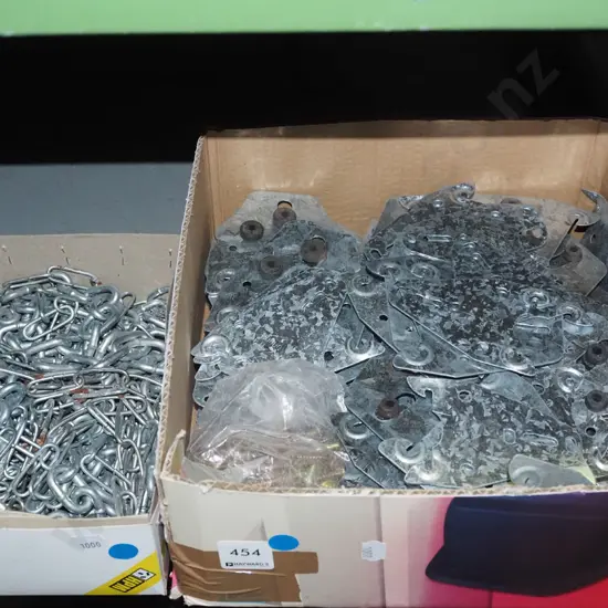 box of various lengths of chain, box of Rondo baton holders