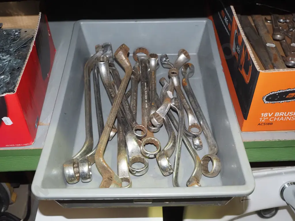 box of ring spanners Image 1++