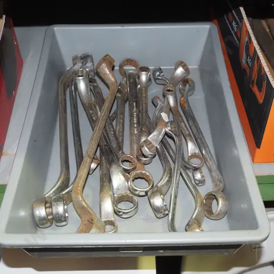 box of ring spanners