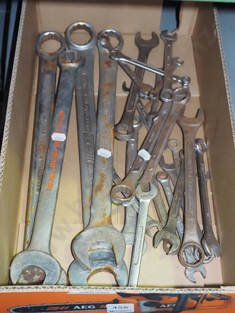box of open end and ring spanners Image 1++