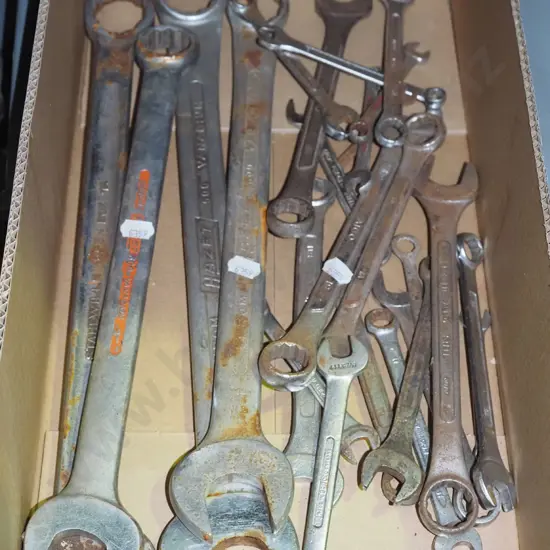 box of open end and ring spanners