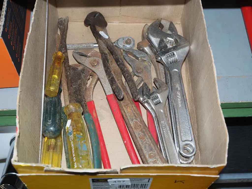 box; crescents; screwdrivers, pliers etc Image 1++