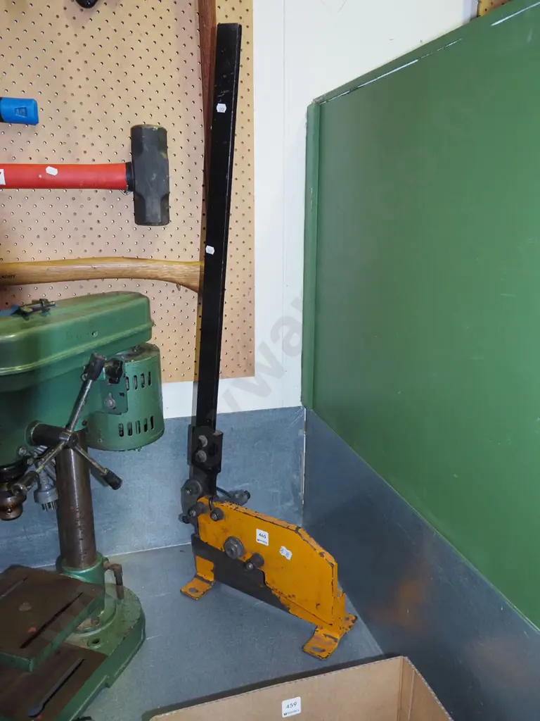 metal guillotine Image 1++