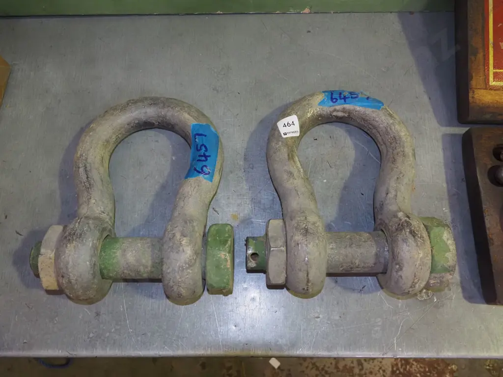 2x large heavy duty D shackles Image 1++